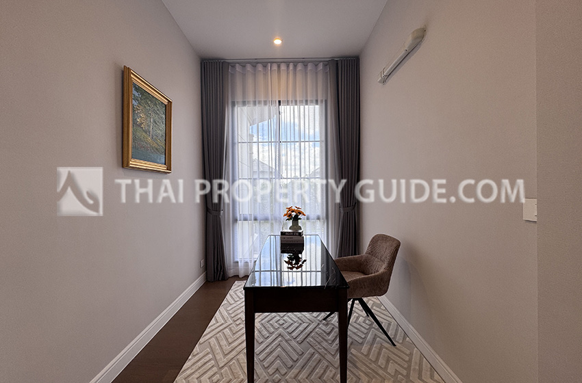 House with Shared Pool in Krung Thep Kritha 